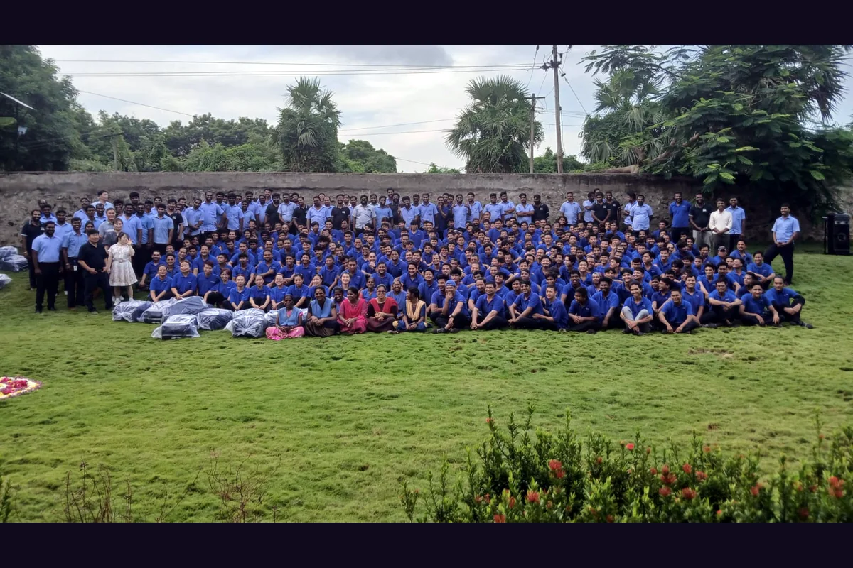 YJ Polytec team — all-hands employee group photo